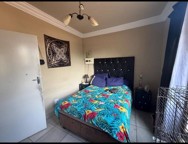 2 BEDROOM APARTMENT FOR SALE IN VANDERBIJLPARK CW 6